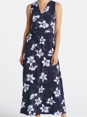 41 Hawthorn Navy and White Floral V-Neck Maxi Dress